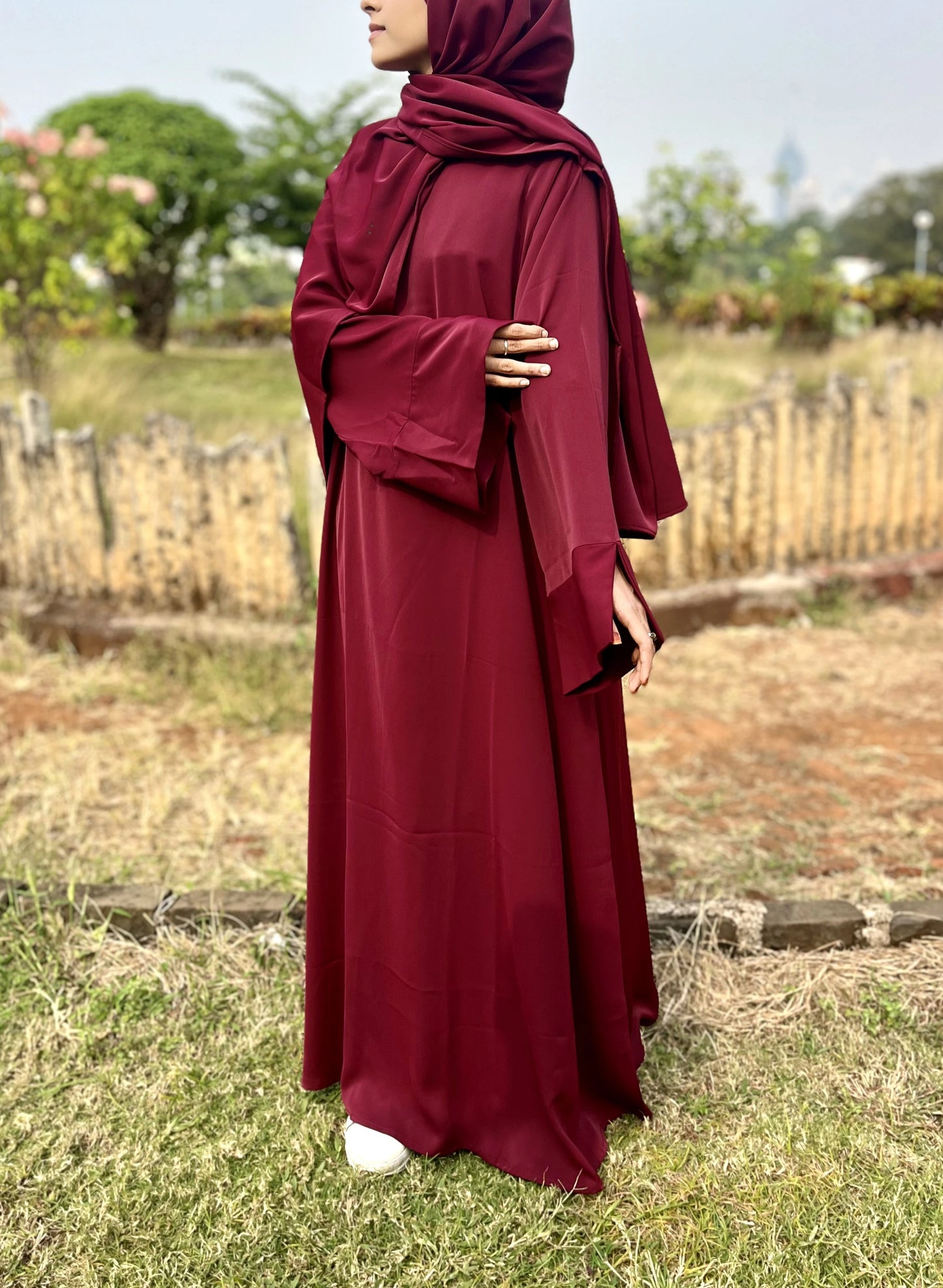 Zunairah Basic Abaya - Maroon